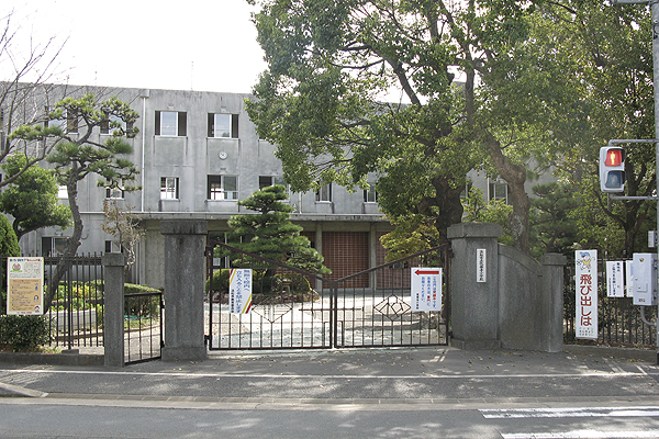 Surrounding environment. Municipal Ryuzenji Elementary School