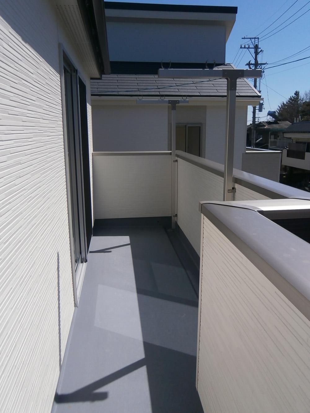 Same specifications photos (Other introspection). It is an image of a balcony