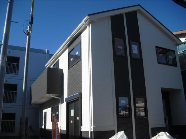 Local photos, including front road. Local (12 May 2013) Shooting