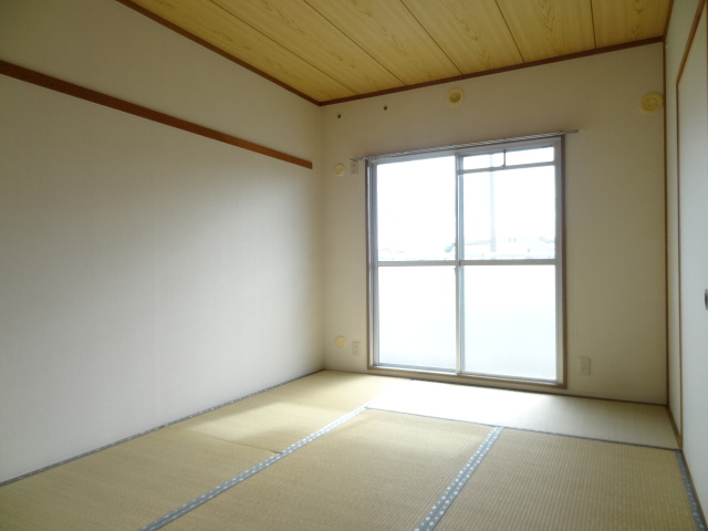 Living and room. Japanese-style room 6 tatami