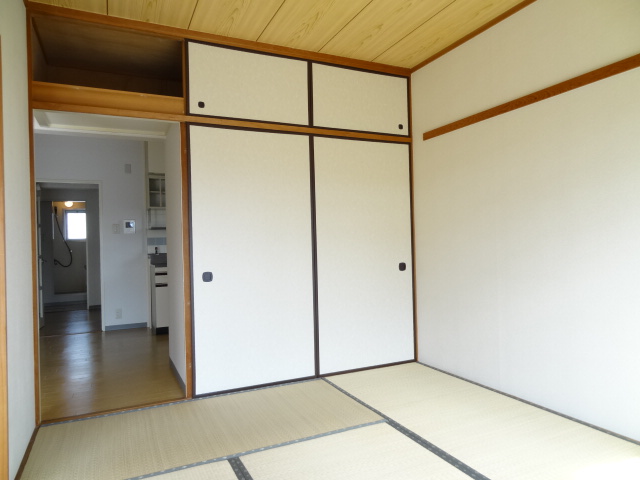 Living and room. Japanese-style room 6 tatami