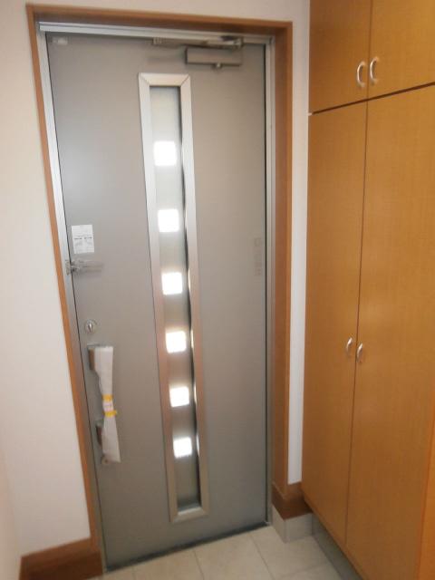 Entrance. Local (12 May 2013) Shooting, It will be at the door storage. 