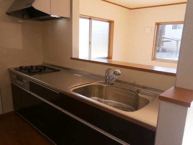 Kitchen. Indoor (12 May 2013) Shooting, It has become a kitchen line-of-sight of the living. 