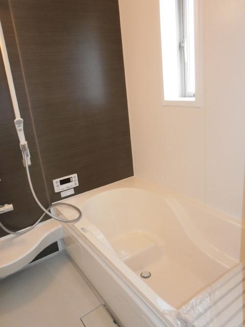 Bathroom. Local (12 May 2013) Shooting, It is the bath. 