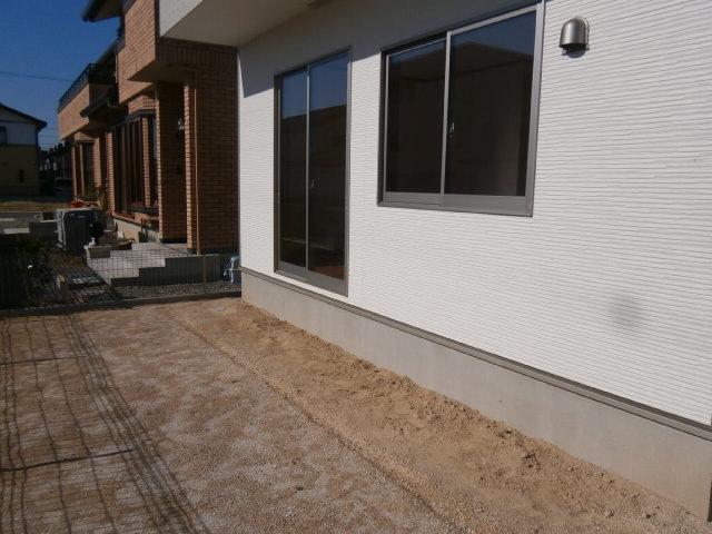 Garden. Local (12 May 2013) shooting the south side of your garden