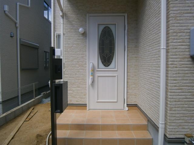 Entrance. Local (September 2013) Shooting