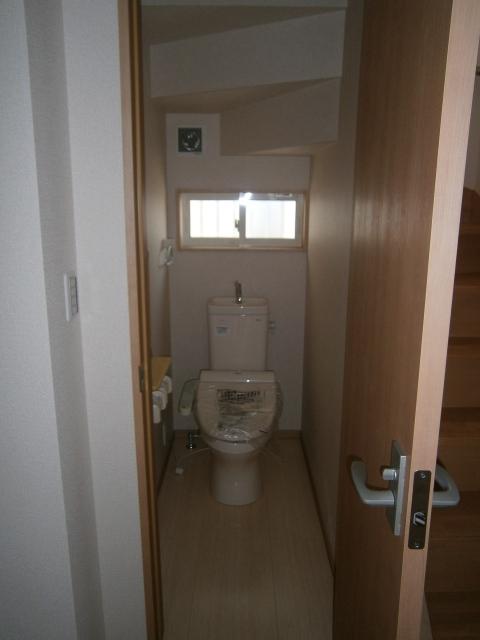 Toilet. Indoor (September 2013) Shooting