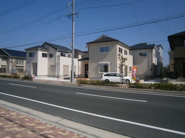 Local photos, including front road. Local (10 May 2013) Shooting