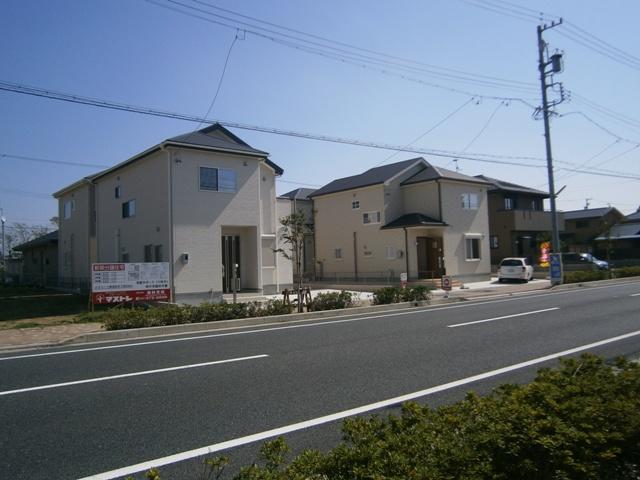 Local photos, including front road. Local (10 May 2013) Shooting