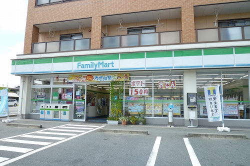 Convenience store. FamilyMart 10m to Hamamatsu Izumimachi store (convenience store)