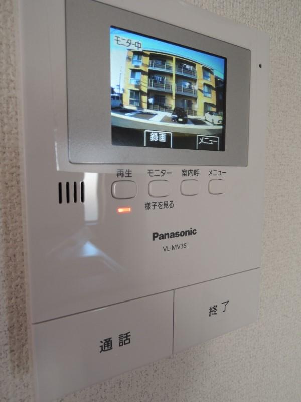Security equipment.  [All building standard specification] Intercom with color monitor