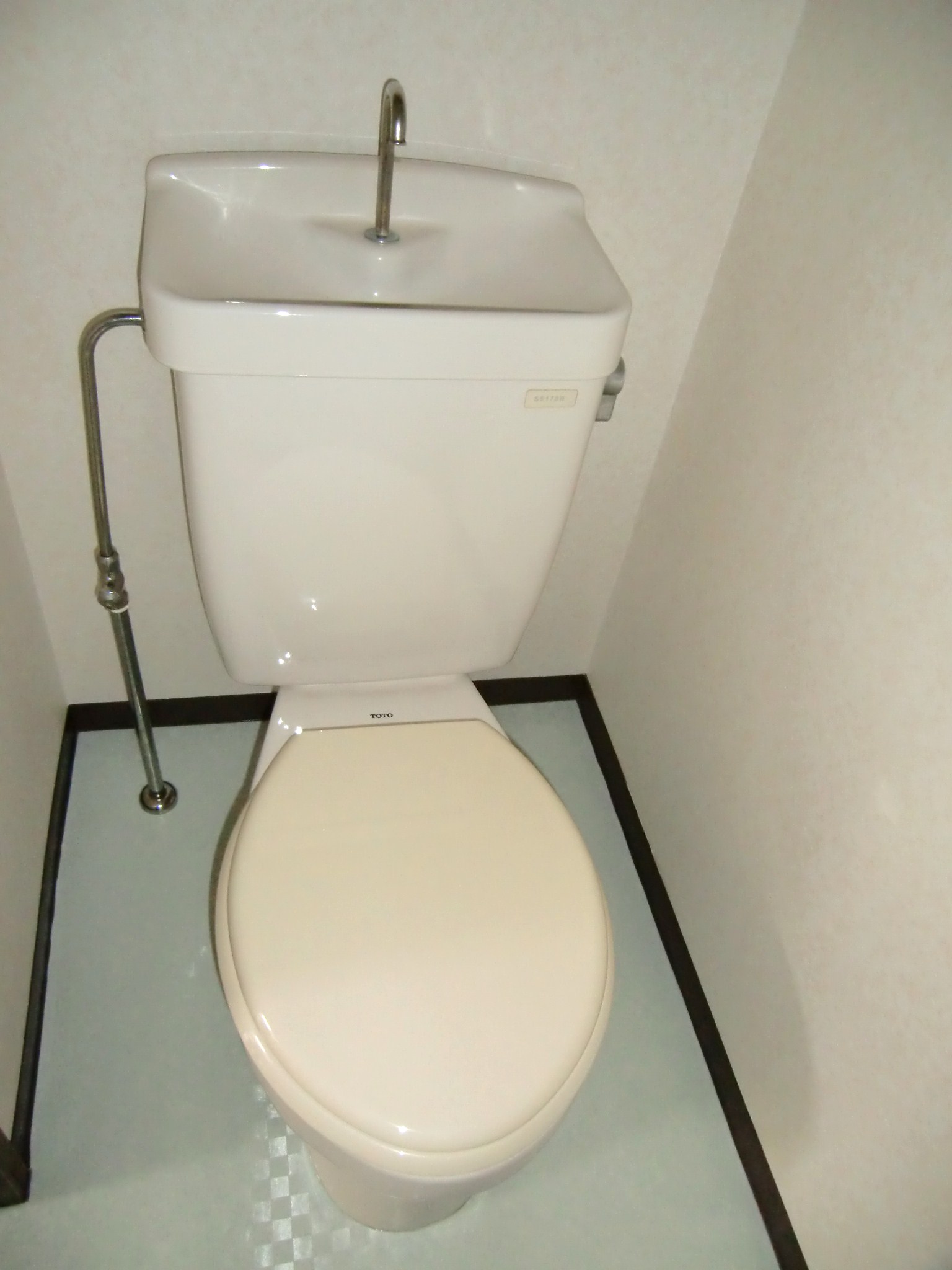 Toilet. WC: I'm glad because it is separate from the bathroom!