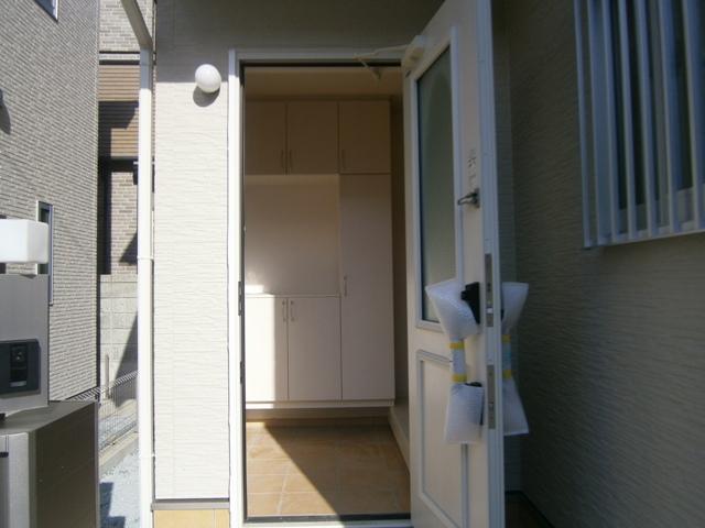 Entrance. Local (12 May 2013) Shooting