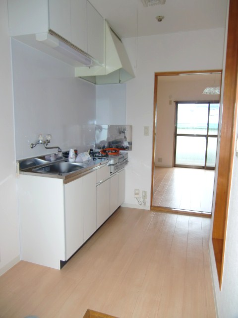 Kitchen. Kitchen: Spacious even with cooking fee space!