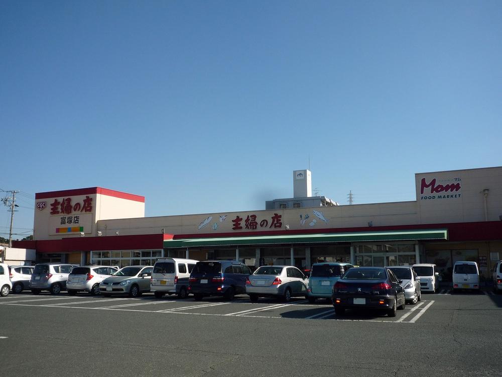 Supermarket. 851m until the housewife of the shop Tomizuka shop