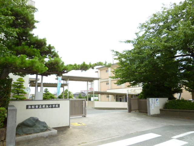 Primary school. 702m to the Hamamatsu Municipal Hagioka elementary school (elementary school)