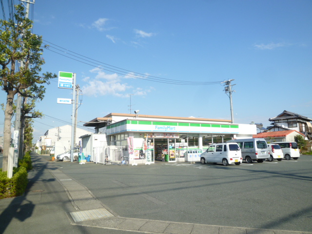 Convenience store. FamilyMart Takaokakita up (convenience store) 215m