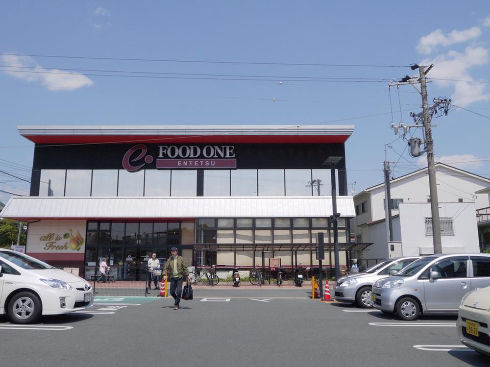 Supermarket. Nearly so flat to 500m shops until Totetsu store food one Kamoe store is also good shopping out of the children. 