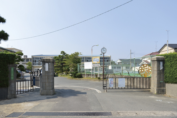 Surrounding environment. Municipal Hirosawa elementary school (14 mins ・ About 1060m)