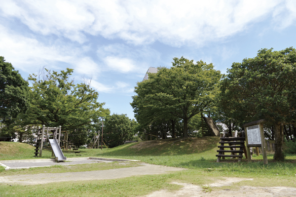 Surrounding environment. Adventure Square (a 10-minute walk ・ About 750m)