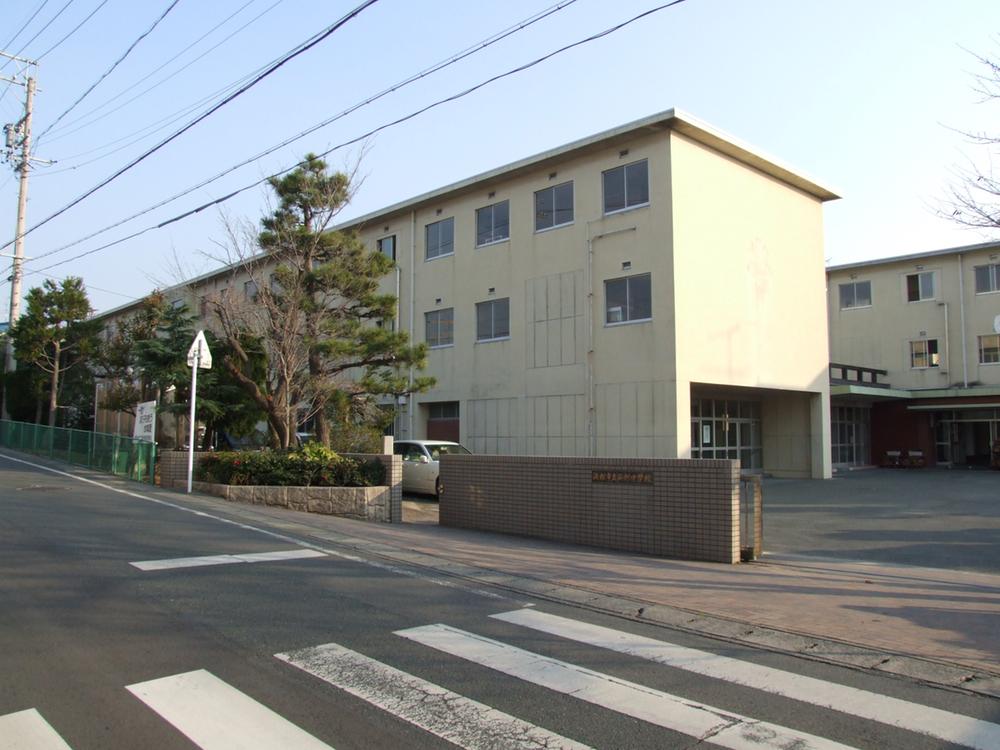 Junior high school. 985m to the Hamamatsu Municipal western junior high school
