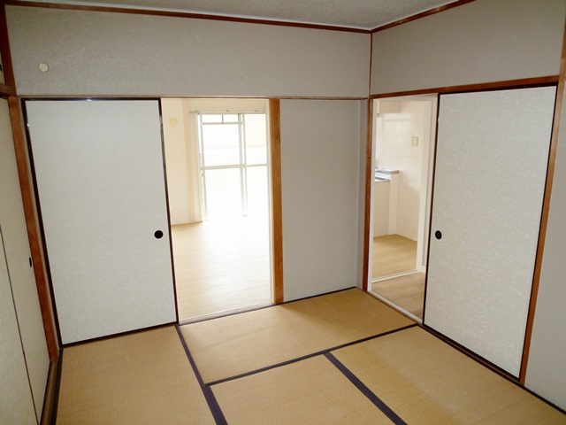 Other room space. Japanese-style room 6 quires the Pledge LDK12 and Tsuzukiai