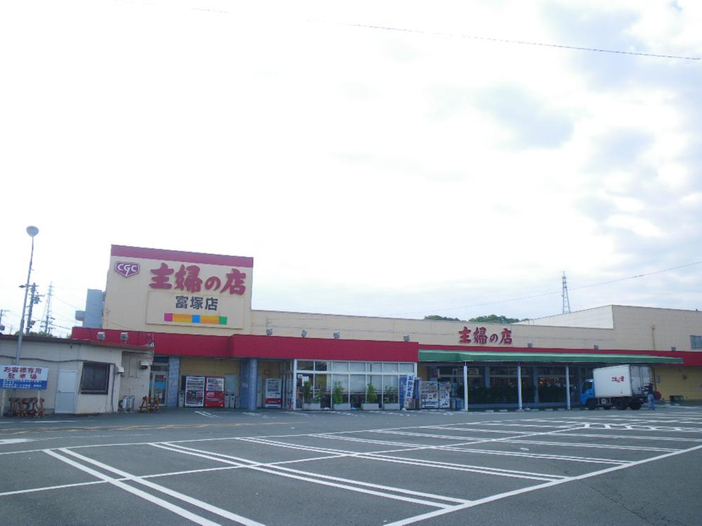 Supermarket. 1179m until the housewife of the shop Tomizuka shop