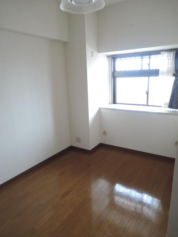 Non-living room. North Western-style. Ceiling height 2.7m!