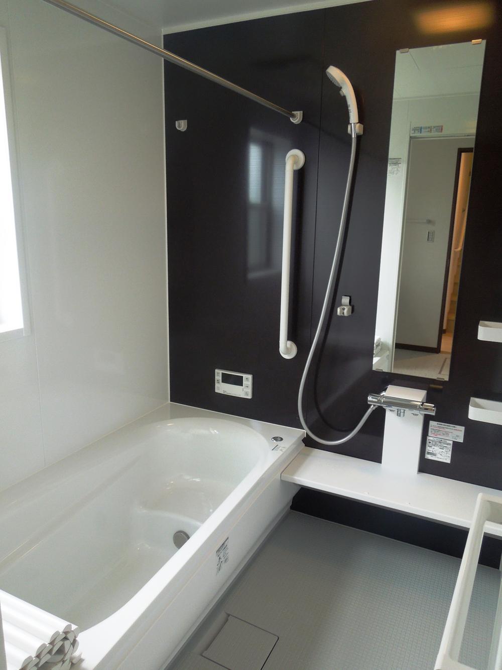 Bathroom ventilation drying heating is standard equipment. To clean Ease drainage port, Clean and pleasant because the floor dry and Karari! 