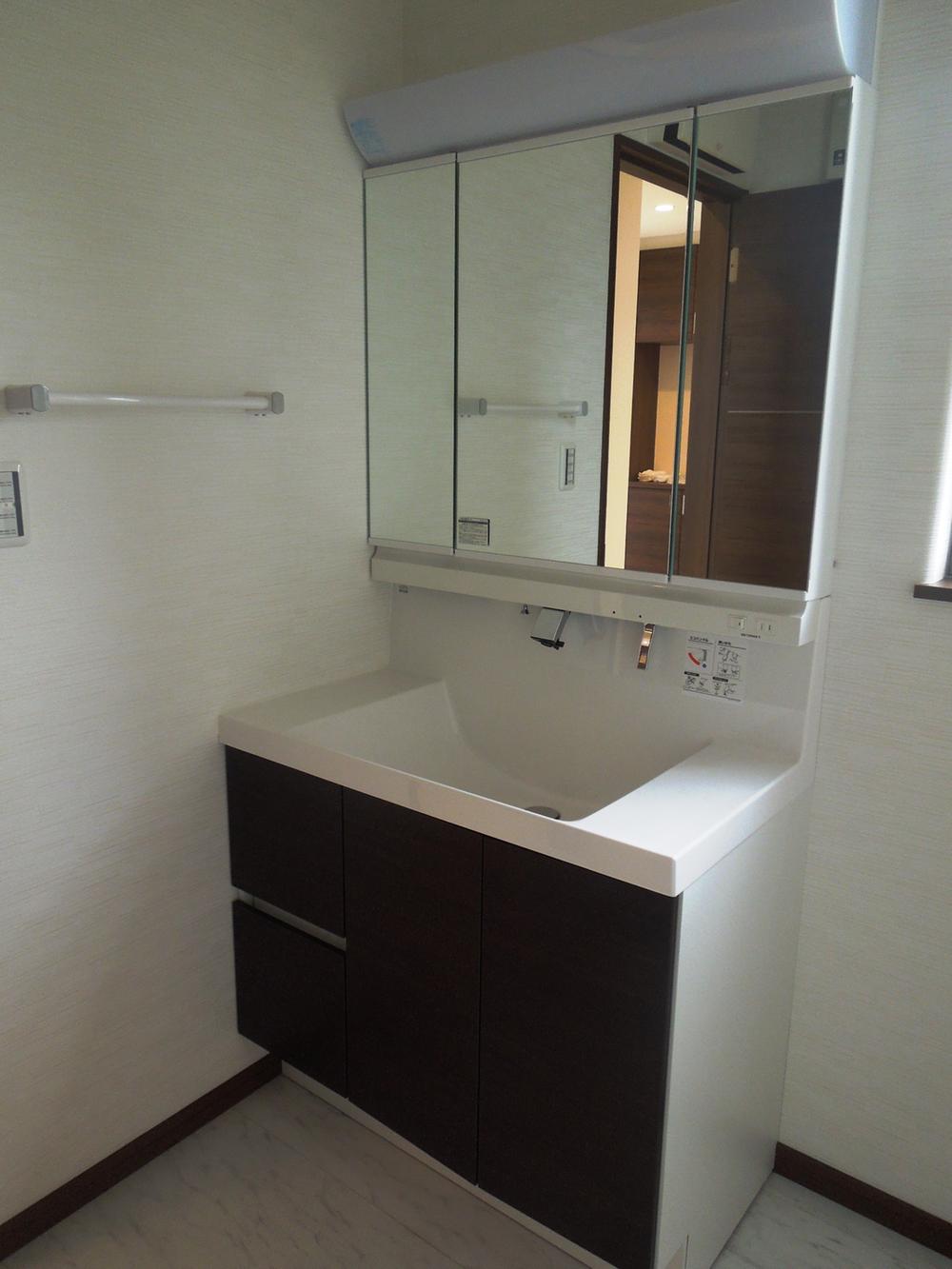 Washroom is a compact stylish counter. Care Ease integrally molded seamless. 