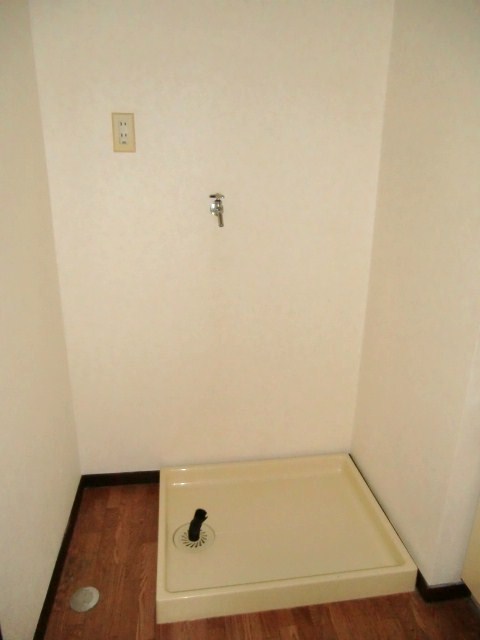 Washroom. Indoor laundry Area ☆ With washing the pan