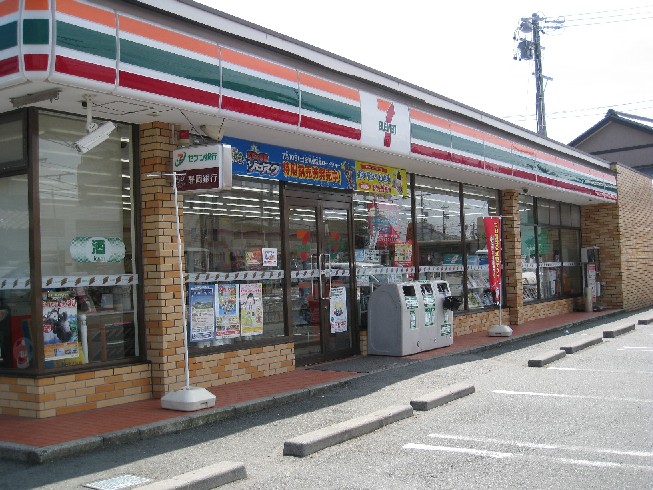 Convenience store. 480m to Seven-Eleven (convenience store)