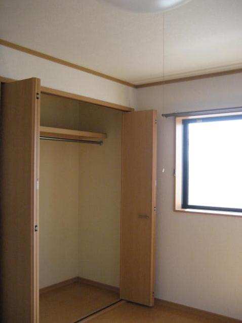 Other room space. Southwest room closet Yes