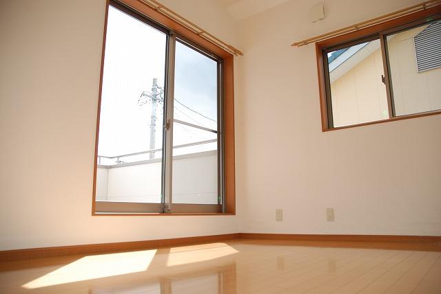 Non-living room. Daylighting ・ Ventilation outstanding 2 Kaiyoshitsu