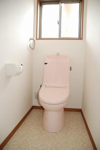 Toilet. 1st floor, Since both of the second floor there is a toilet, A busy morning and at bedtime also convenient