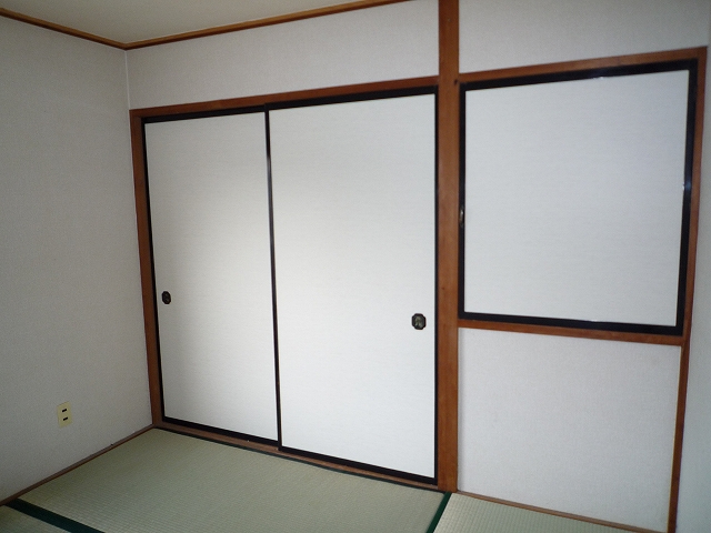 Other room space. Receipt Storage Yes to Japanese-style room each room