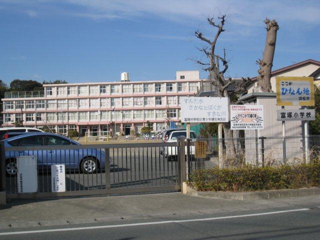 Primary school. Tomitsuka until elementary school 865m