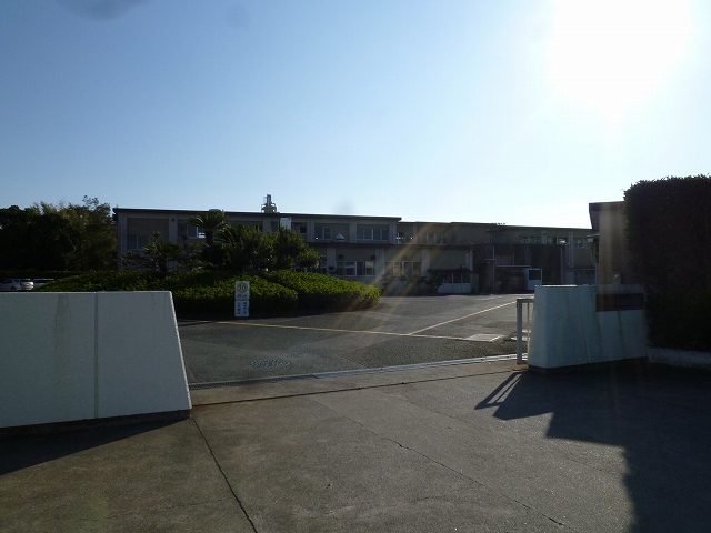 Primary school. Tomizuka Nishi Elementary School until the (elementary school) 870m