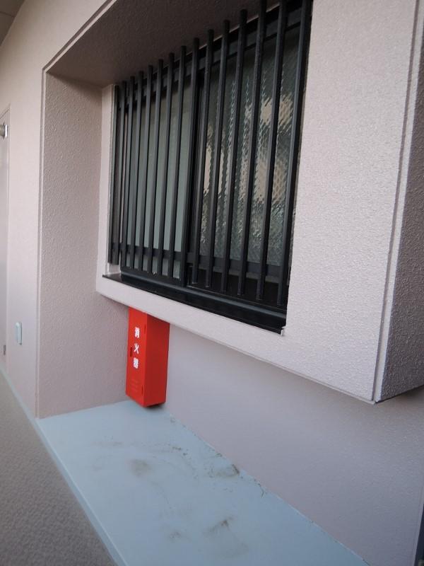 Entrance. Air conditioner outdoor unit, You can clean stored in the bottom of the bay window.