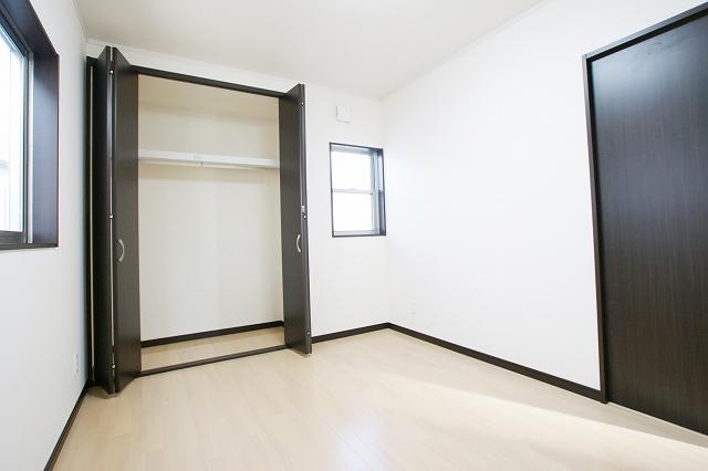 Other introspection. Storage abundant closet