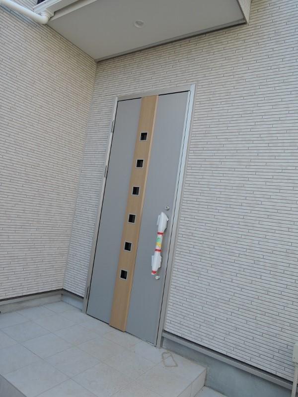 Entrance. Entrance with eaves, post, Intercom equipped with a camera