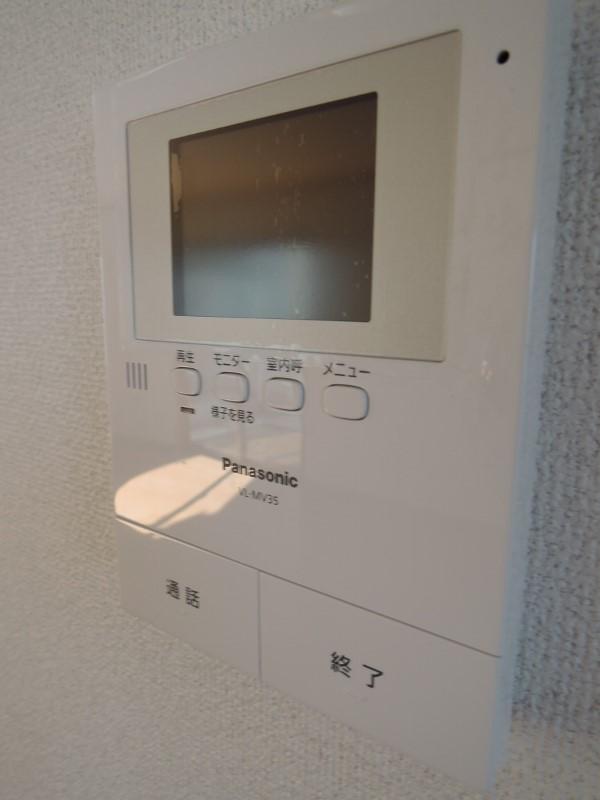 Other Equipment.  [All building standard specification] Intercom with color monitor