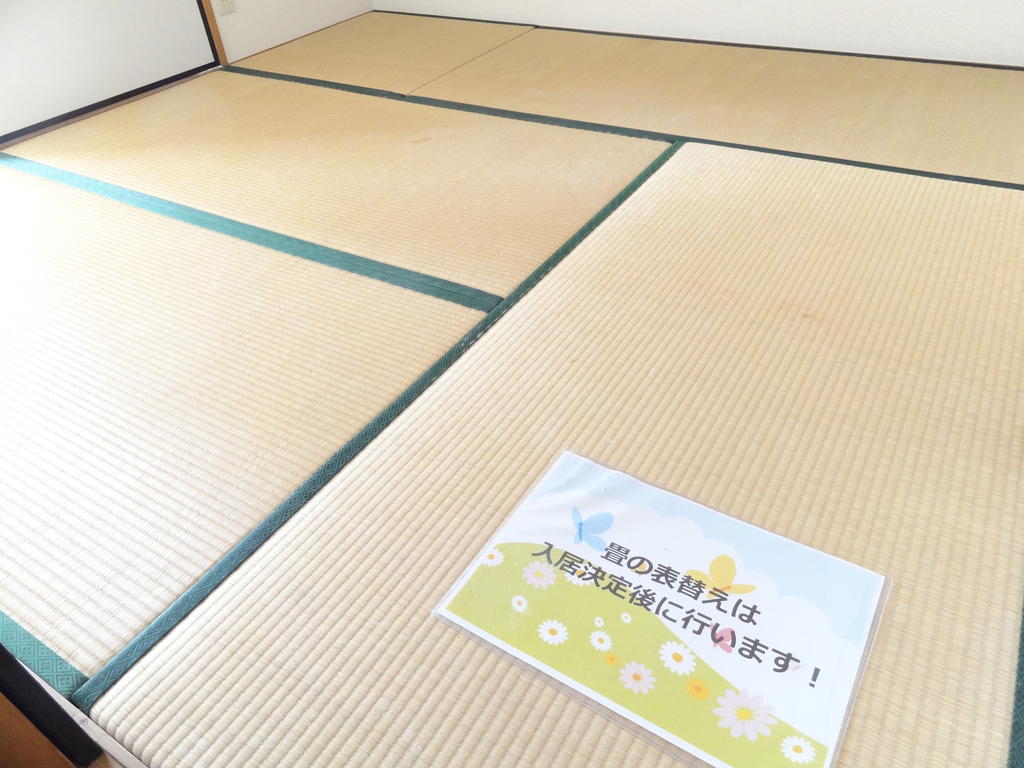 Other room space. Middle Japanese-style room on how to use various. Move after the decision and tatami exchange ☆