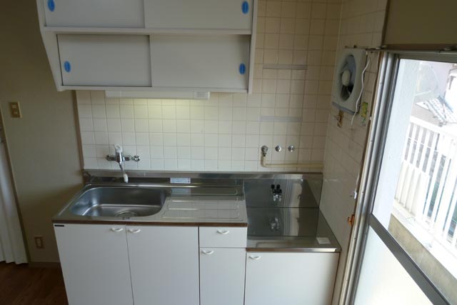 Kitchen. White and kitchen set with cleanliness.