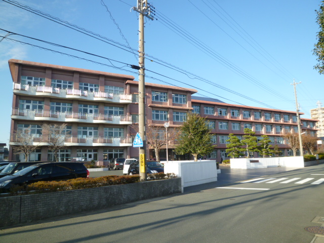 Primary school. Aoi Nishi Elementary School until the (elementary school) 1316m