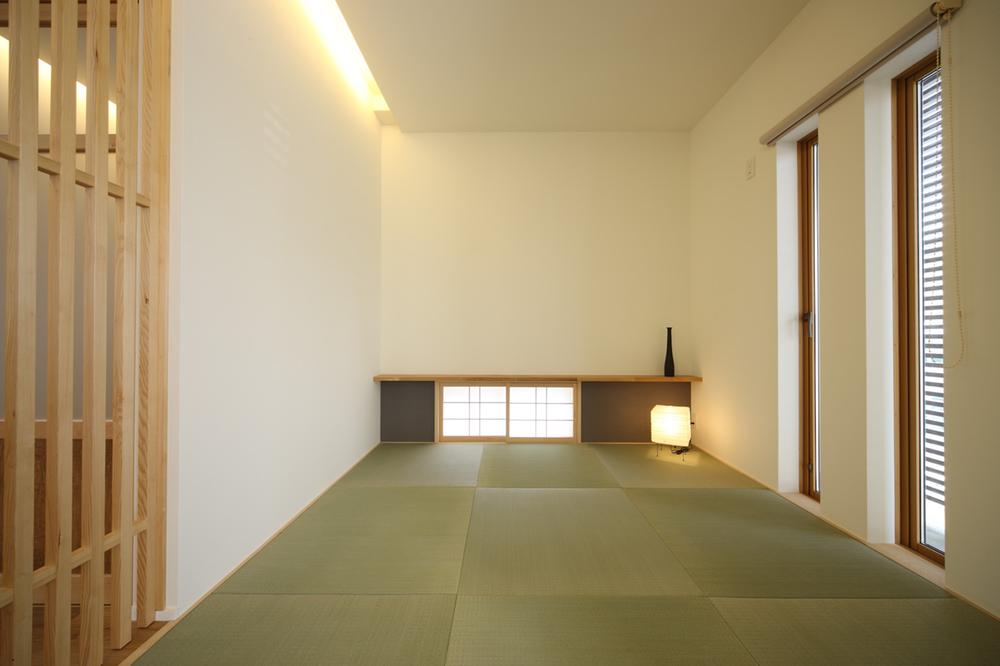 Japanese-style room to welcome the customers to devise a lighting, In the space settle. 