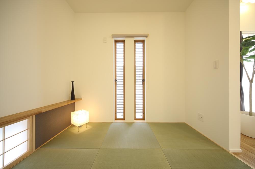 Non-living room. Japanese-style windows can spend without worrying about the smaller the outside of the line of sight. 