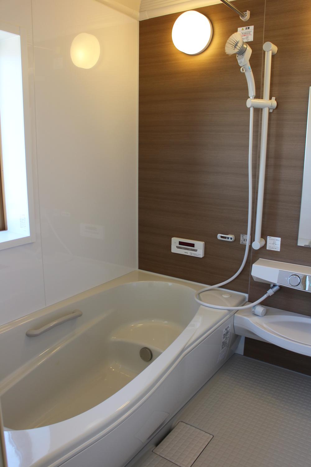 Bathroom. Bathroom 1 tsubo type. Hot water is one push faucet out at the touch of a button. 