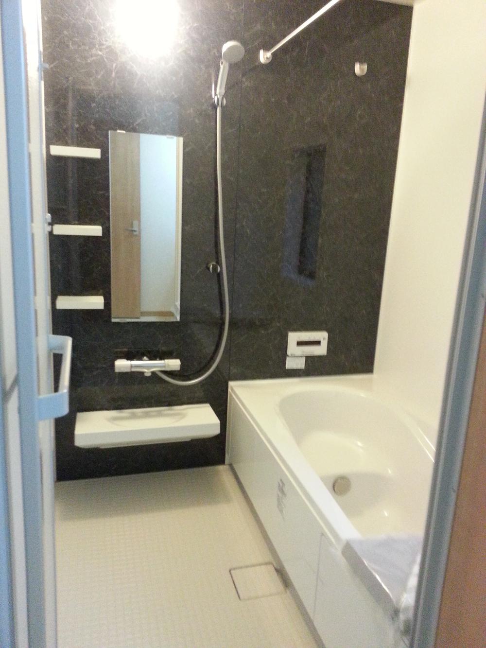 Bathroom. Indoor (November 3, 2013) Shooting LIXIL Kireiyu ◎ Kururin poi ◎ eco full shower other  ※ Same specifications image