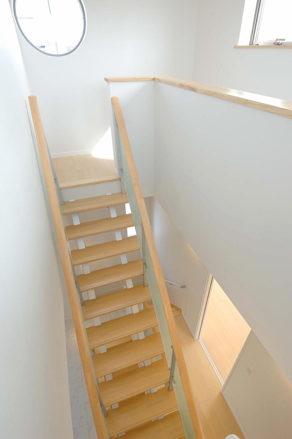 Other introspection. Stairs of the slit through the light, Create a bright space. 